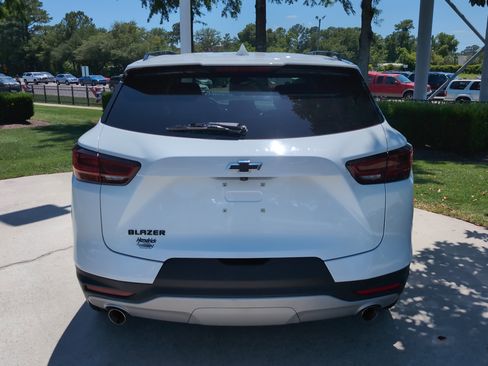 Used 2023 Chevrolet Blazer LT w/ Convenience Package FWD image 9