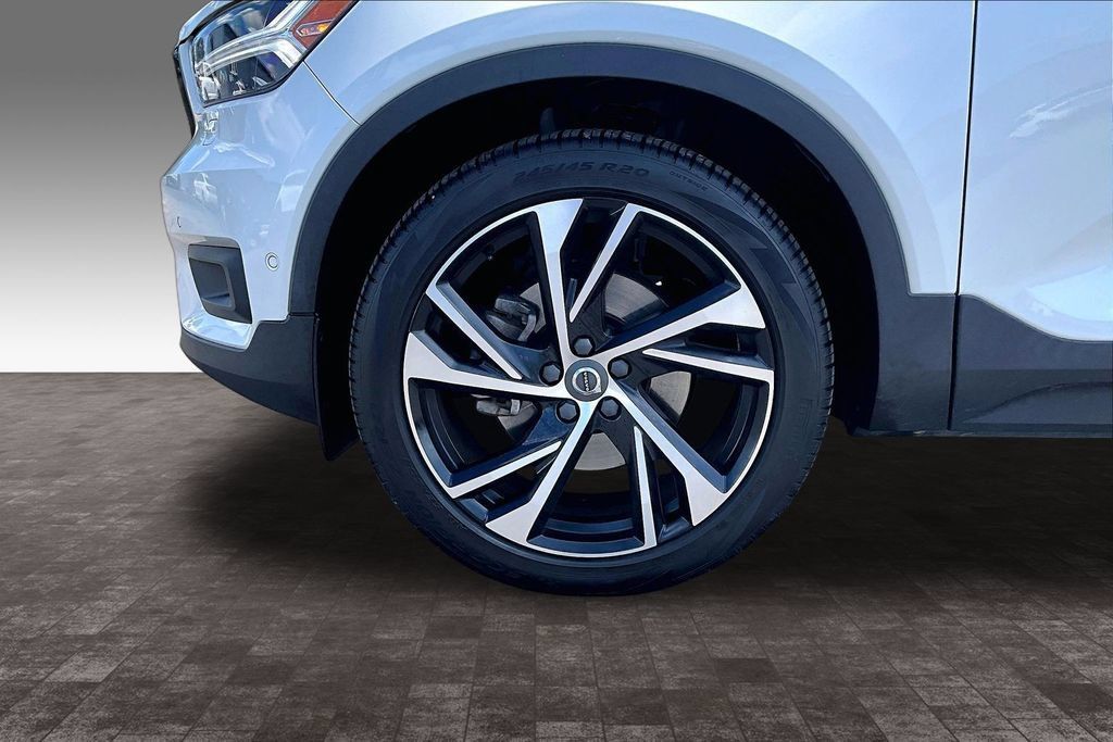 Used 2021 Volvo XC40 T5 R-Design w/ Advanced Package AWD/4WD image 34