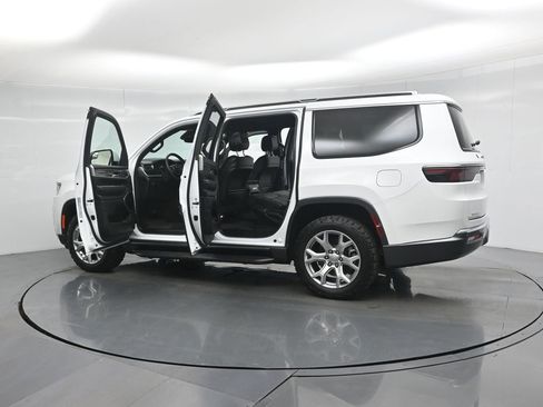 Used 2022 Jeep Wagoneer Series II image 35