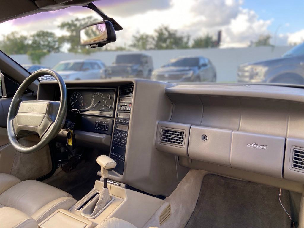Used 1993 Cadillac Allante FWD image 23