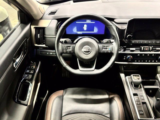 Used 2023 Nissan Pathfinder Platinum FWD image 13