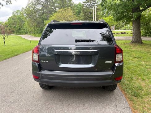 Used 2014 Jeep Compass Latitude w/ Sun/Sound Group AWD/4WD image 8