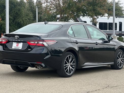 Used 2024 Toyota Camry SE image 4