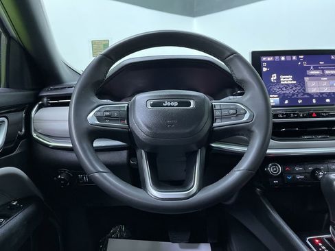 Used 2023 Jeep Compass Limited image 21