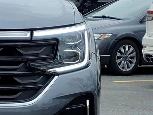 Used 2024 Volkswagen Atlas Cross Sport SEL Premium R-Line image 5