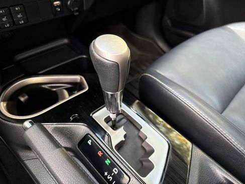 Used 2017 Toyota RAV4 Limited image 11