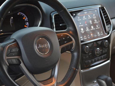 Used 2019 Jeep Grand Cherokee Limited image 21
