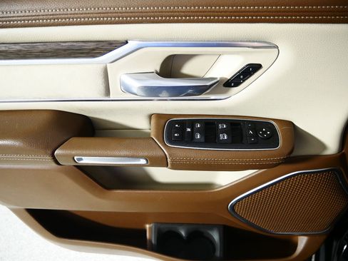 Used 2020 RAM 1500 Laramie AWD/4WD image 19