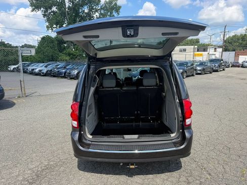 Used 2017 Dodge Grand Caravan SXT FWD image 29