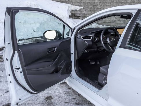 Certified 2025 Toyota Corolla LE image 23