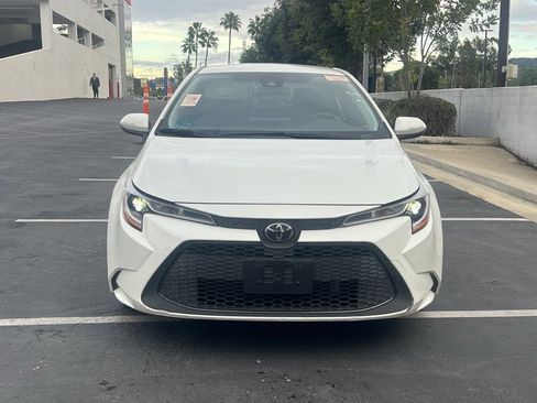 Used 2021 Toyota Corolla LE image 6
