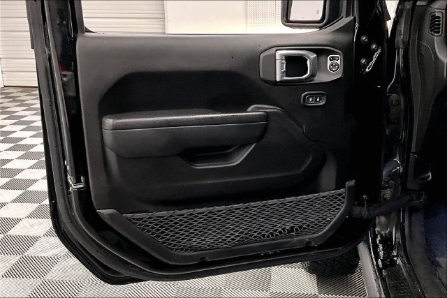 Used 2022 Jeep Wrangler Unlimited Rubicon w/ Dual Top Group AWD/4WD image 19