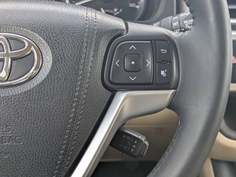 Used 2016 Toyota Highlander XLE image 23