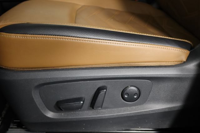 Used 2025 Nissan Pathfinder Platinum w/ Cargo Package AWD/4WD image 18