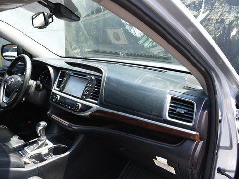 Used 2015 Toyota Highlander Limited Platinum AWD/4WD image 25