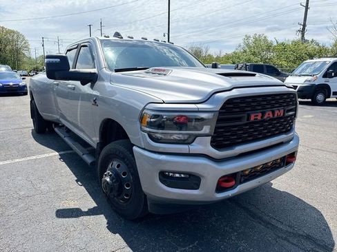 Used 2024 RAM 3500 Big Horn w/ Night Edition AWD/4WD image 6