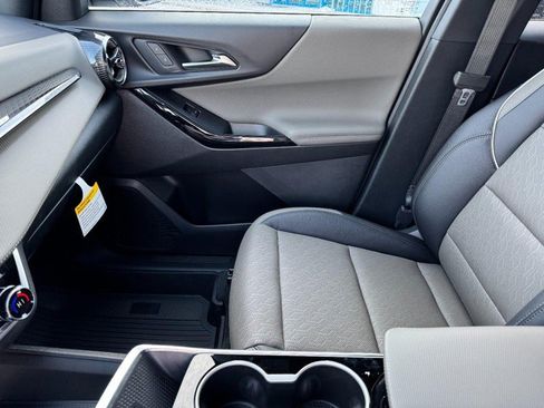 New 2026 Chevrolet Equinox LT w/ Convenience Package II AWD/4WD image 8