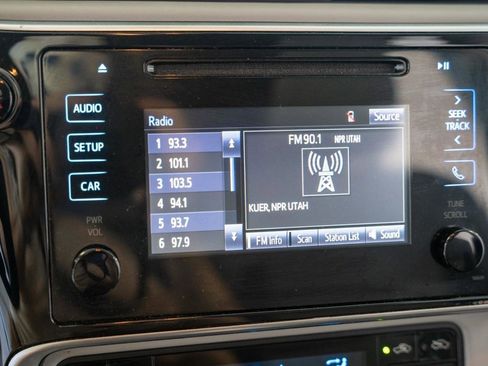 Used 2017 Toyota Corolla LE w/ Carpet Mat Package (TMS) FWD image 15