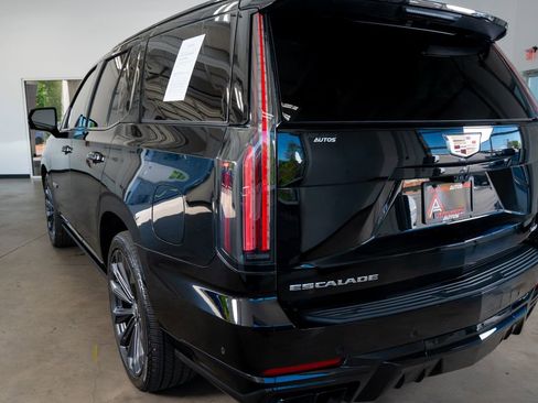 Used 2025 Cadillac Escalade V image 14