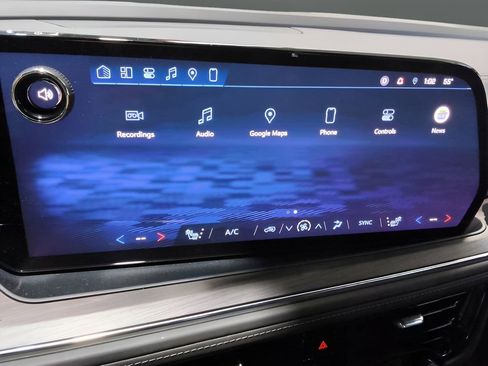 Used 2026 Chevrolet Suburban Z71 w/ Comfort Package image 28