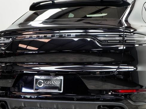 Used 2021 Porsche Cayenne Turbo image 13