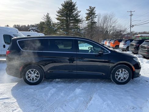 New 2026 Chrysler Pacifica Select image 8