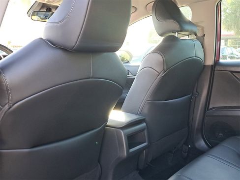 Used 2022 Toyota Camry SE image 9