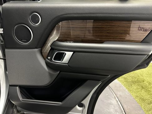 Used 2019 Land Rover Range Rover image 21