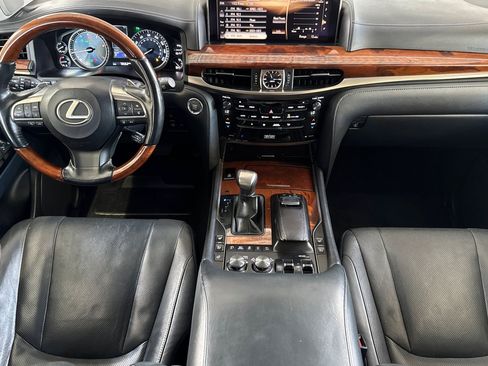 Used 2017 Lexus LX 570 4WD w/ Luxury Package image 17