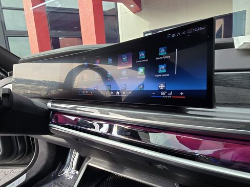 Used 2023 BMW 760i xDrive 760i xDrive w/ Luxury Rear Seating Package image 27