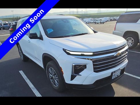 Used 2024 Chevrolet Traverse LT w/ LPO, Floor Liner Package image 1