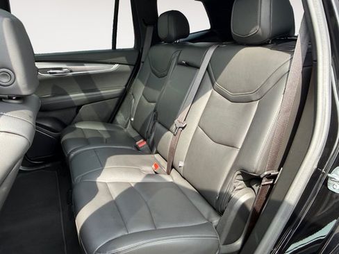 Used 2025 Cadillac XT6 Luxury FWD image 13