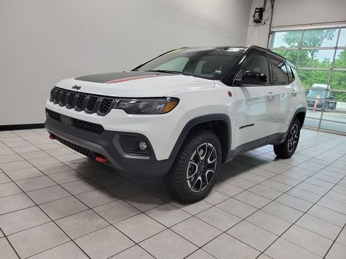 Used 2026 Jeep Compass Trailhawk AWD/4WD image 7