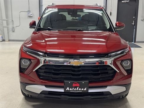 Used 2024 Chevrolet TrailBlazer LT w/ LT Cold Weather Package AWD/4WD image 2