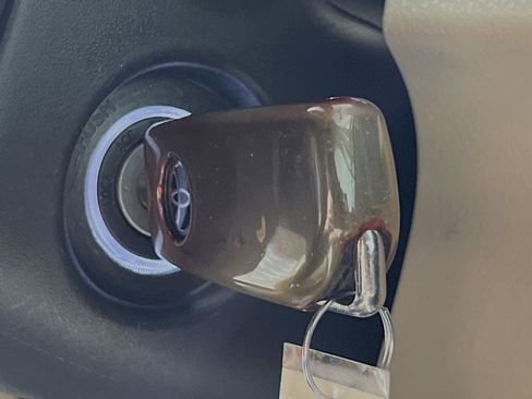 Used 2020 Toyota Camry LE image 23