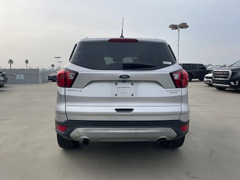 Used 2019 Ford Escape Titanium image 3