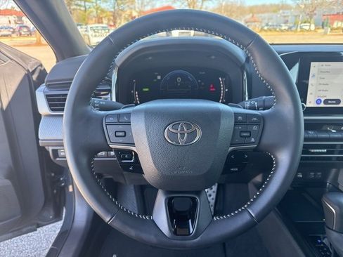 Used 2025 Toyota Camry SE image 26