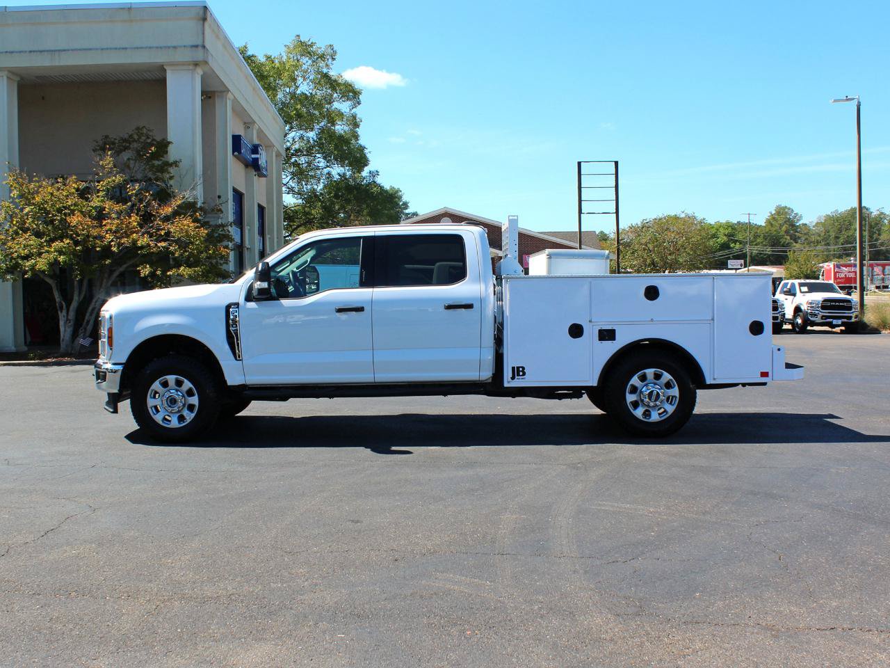 Used 2024 Ford F350 XLT w/ FX4 Off-Road Package AWD/4WD image 10