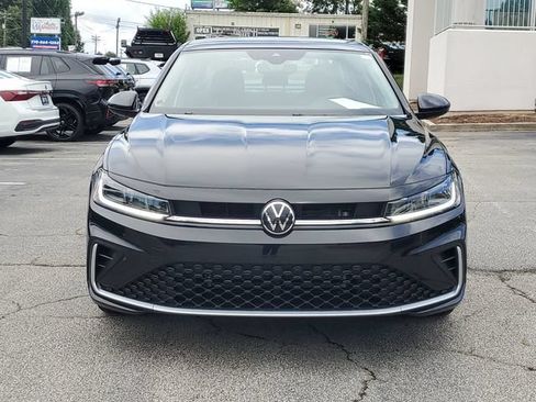 Used 2025 Volkswagen Jetta SE w/ Sunroof Package FWD image 2