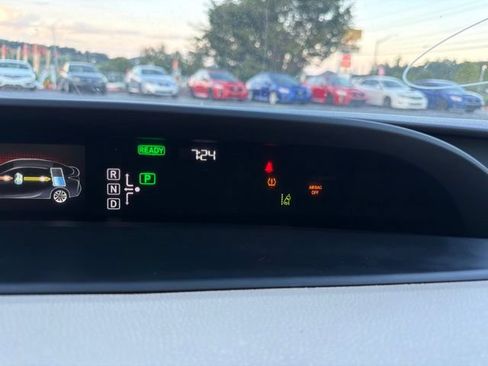 Used 2017 Toyota Prius Three w/ Carpet Mat Package FWD image 15