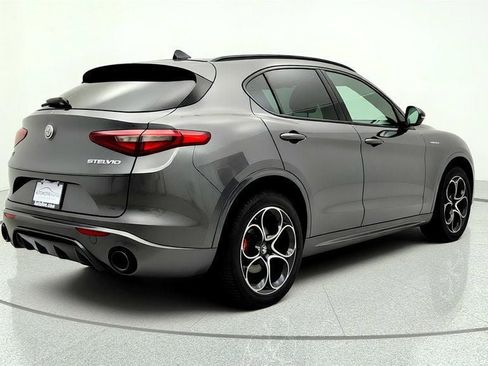 Used 2022 Alfa Romeo Stelvio Veloce AWD/4WD image 5
