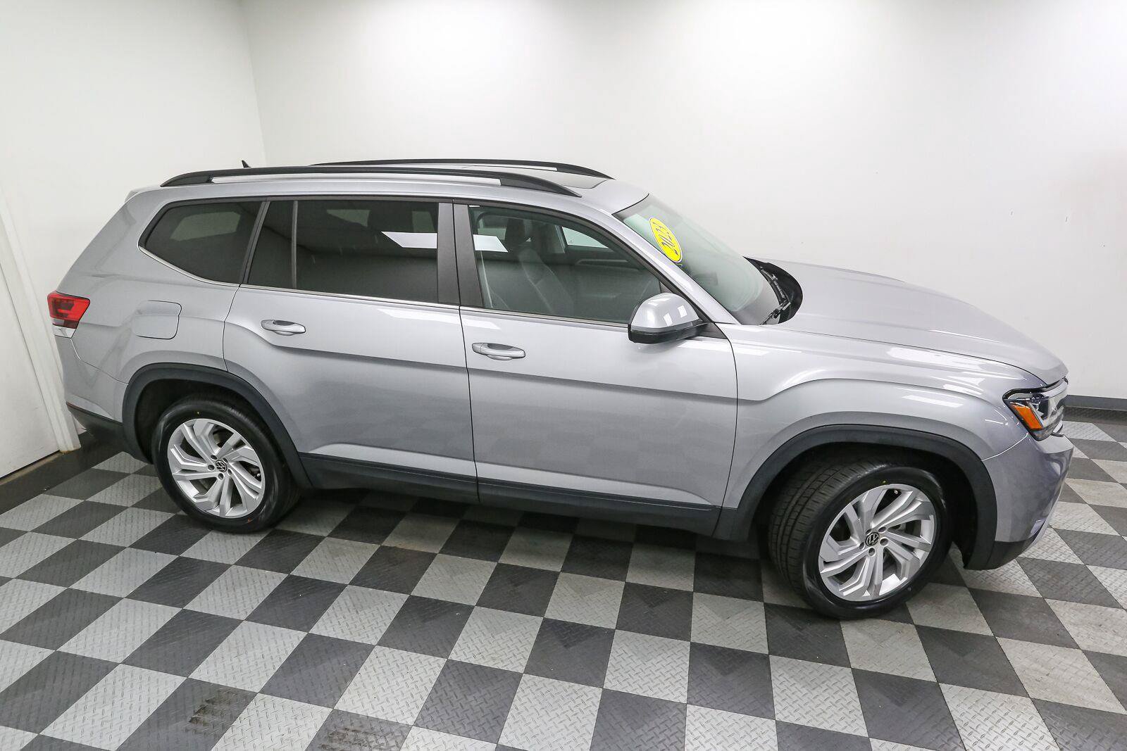 Certified 2023 Volkswagen Atlas SE w/ Panoramic Sunroof Package AWD/4WD image 6