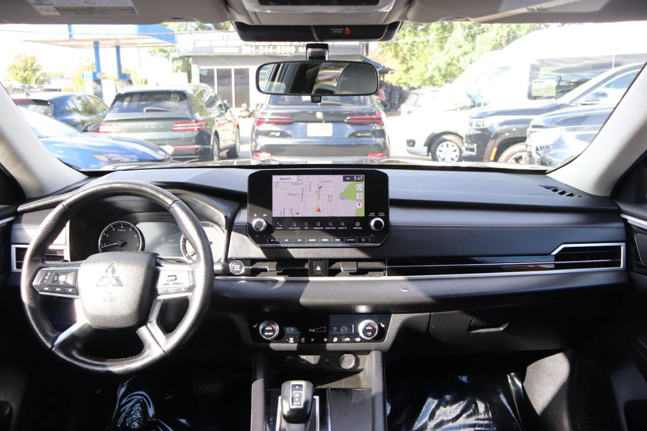 Used 2024 Mitsubishi Outlander AWD image 18