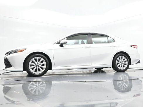 Used 2019 Toyota Camry LE FWD image 42