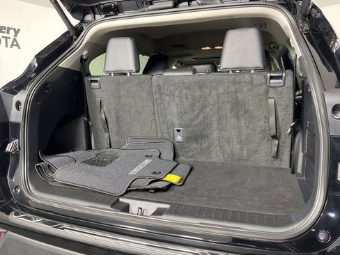 Used 2025 Toyota Highlander XLE image 19