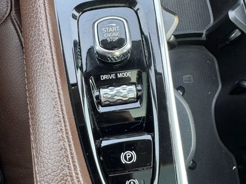 Used 2019 Volvo XC90 T6 Momentum w/ Protection Package Premier AWD/4WD image 27