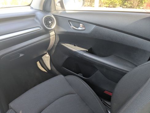 Used 2020 Kia Forte LXS image 17