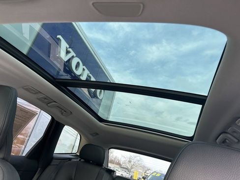 Certified 2025 Volvo XC60 B5 Plus image 27