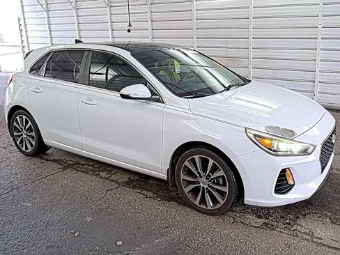Used 2018 Hyundai Elantra GT w/ Tech Package 03 FWD image 2