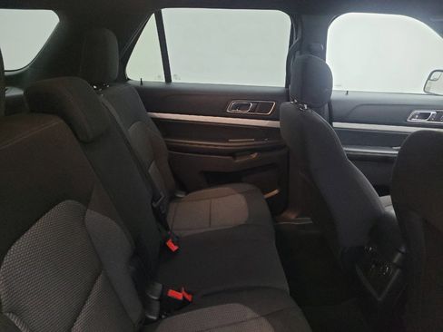 Used 2017 Ford Explorer XLT AWD/4WD image 19